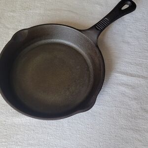Classic Cast Iron Skillet - Black